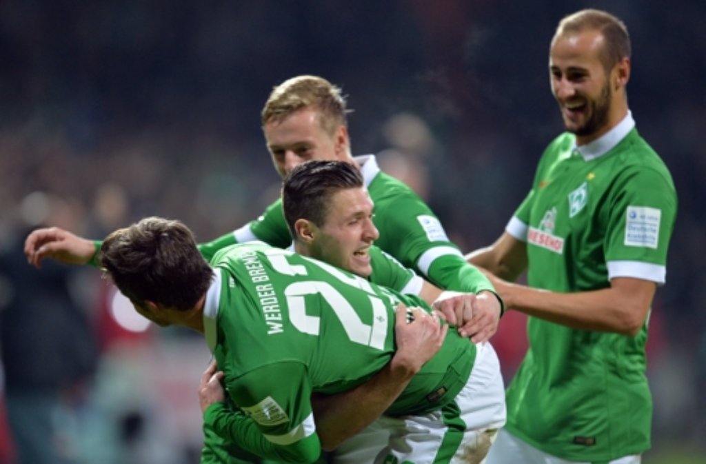 "Sie pflanzen uns das ‚Werder-Gen’ ein, wir sollen keine Angst haben." Werder-Spieler Zlatko Junuzovic (Mitte) über Trainer Skripnik und Assistent Frings.