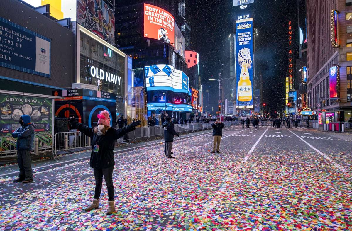 Traurige Leere in New York: Nur einige Dutzend geladene Gäste begrüßen das neue Jahr auf dem Times Square.