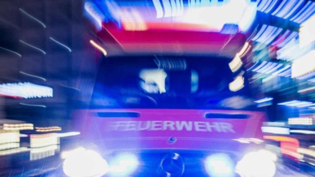 Blaulicht aus Stuttgart: Feuerwehr löscht bis in den frühen Morgen