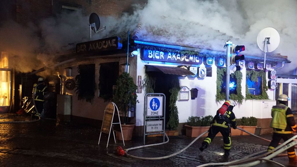 Bierakademie in Göppingen: Scheunenbrand greift auf Kult-Kneipe über