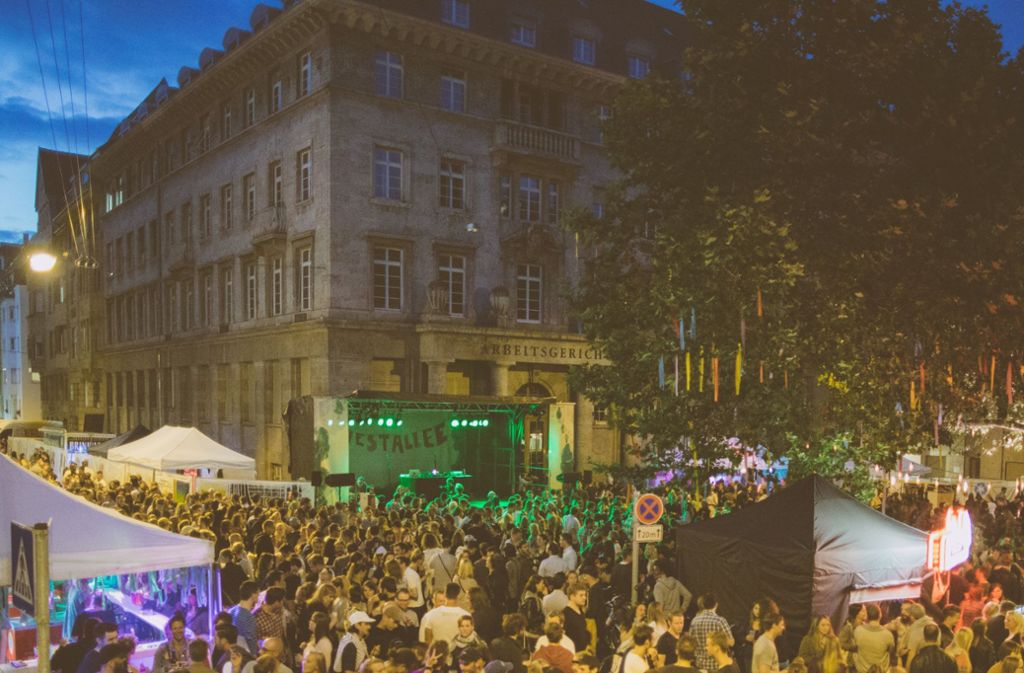 Die Westallee gehört zu den jüngsten Straßenfesten Stuttgarts. Öffnungszeiten: Donnerstag: 17 bis 23 Uhr; Freitag: 17 bis 0 Uhr; Samstag 11 bis 0 Uhr.