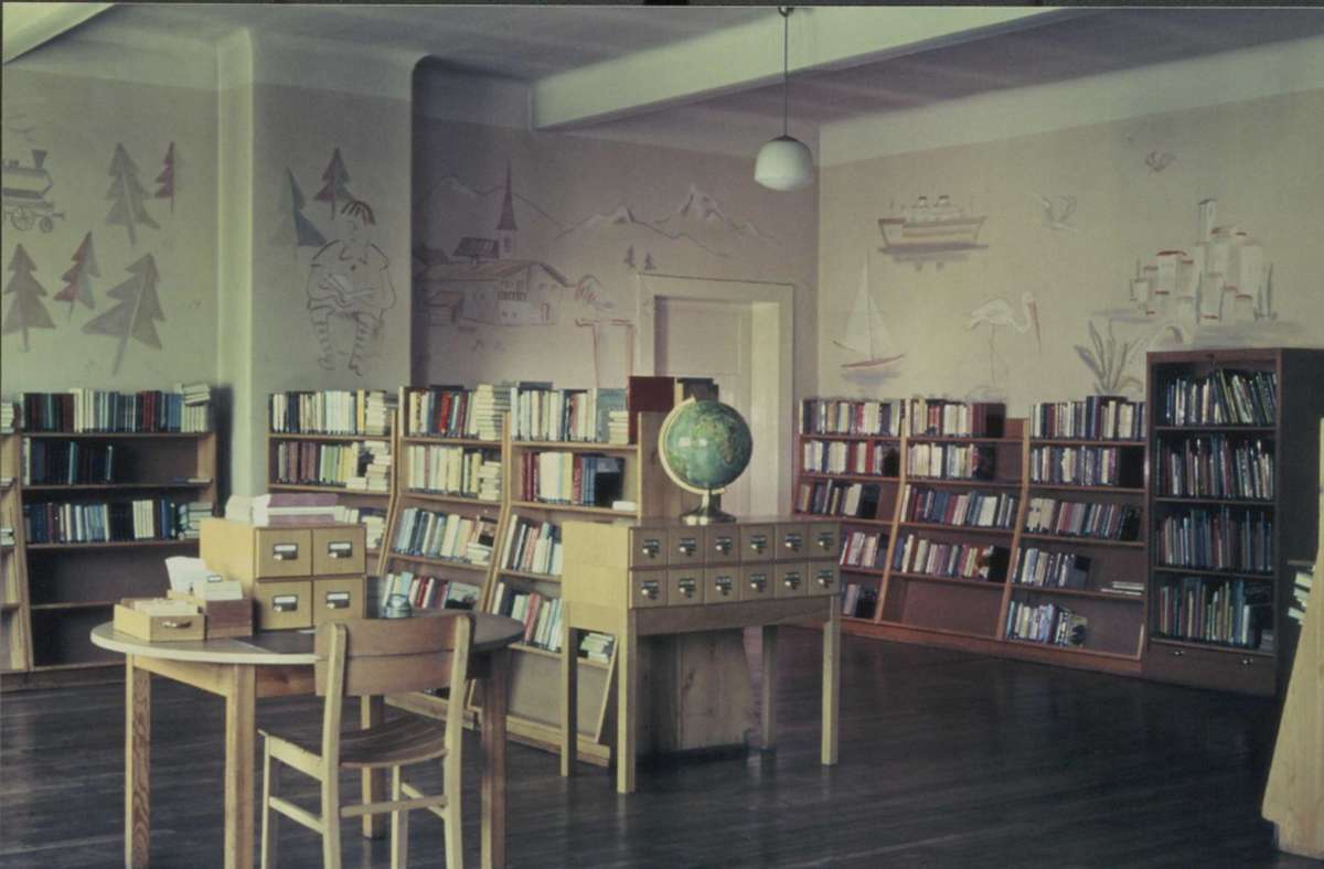 Die ab 1953 in die Reinhardtskaserne umgezogene Bibliothek hatte, was der in der Bahnhofstraße gefehlt hatte: eine Kinder- und Jugendabteilung.