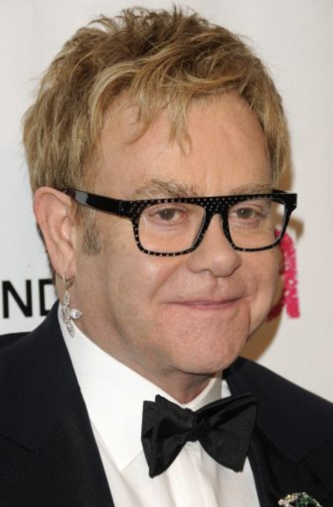 Bei Sänger Elton John ist die Brille ohnehin kaum wegzudenken, ...