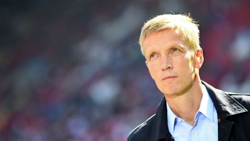  Anfang August trennte sich der VfB Stuttgart von Jan Schindelmeiser. Seitdem ist es ruhig geworden um den 53-Jährigen. Ein Bundesligist setzt sich nun ernsthaft mit seiner Personalie auseinander. 