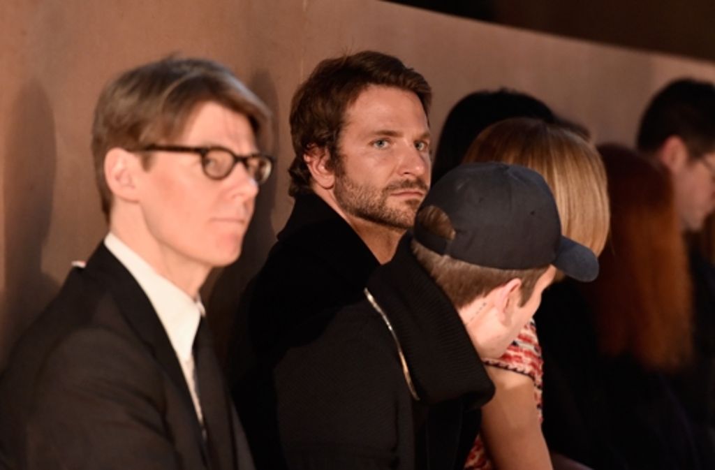 Und siehe da, wer sich in der Front Row befindet: Schauspieler Bradley Cooper. Aber sind die beiden nun noch ein Paar oder nicht?