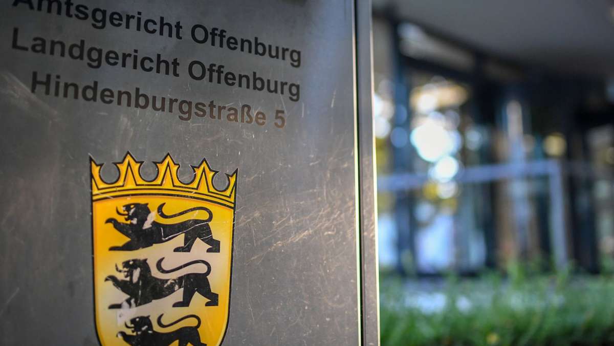  Am Landgericht Offenburg beginnt ein Prozess mit schweren Vorwürfen: Ein Mann hat mutmaßlich seine dreijährige Tochter sexuell missbraucht und dann anderen im Internet für sexuelle Vergehen angeboten. 