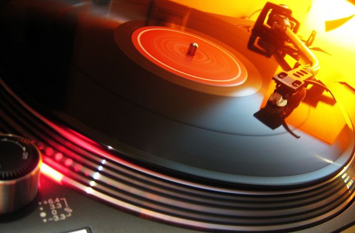 Montage-Fragestunde zur Schallplatte: Zehn Dinge über Vinyl, die Sie nie zu fragen gewagt hätten
