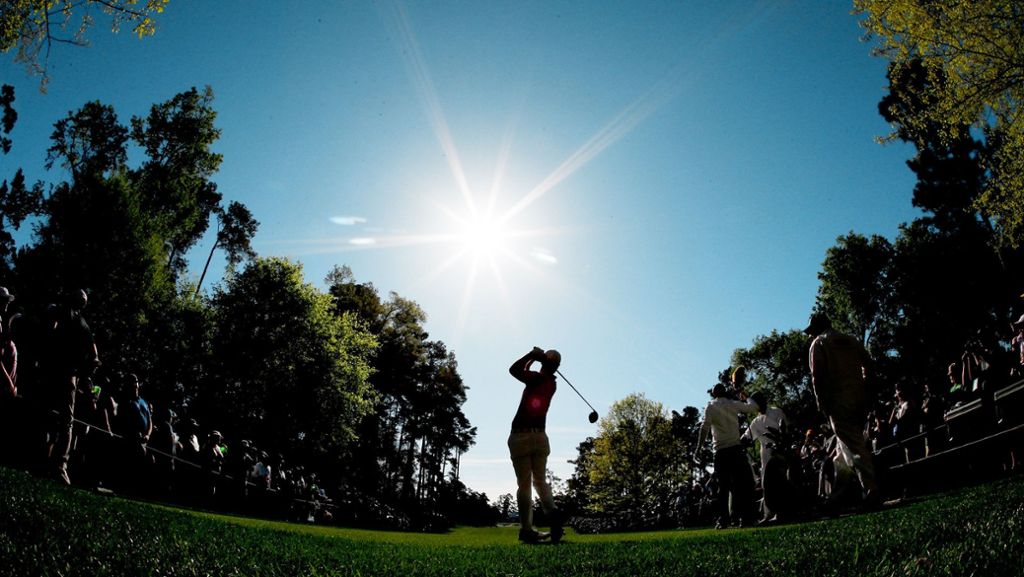 Legendäres Golf-Turnier: Golf in Augusta: Dinner for one auf Rasen
