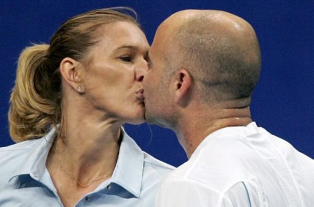 Seit zehn Jahren gelten die Ex-Tennisprofis Steffi Graf und Andre Agassi als skandalfreies Traumpaar, ...