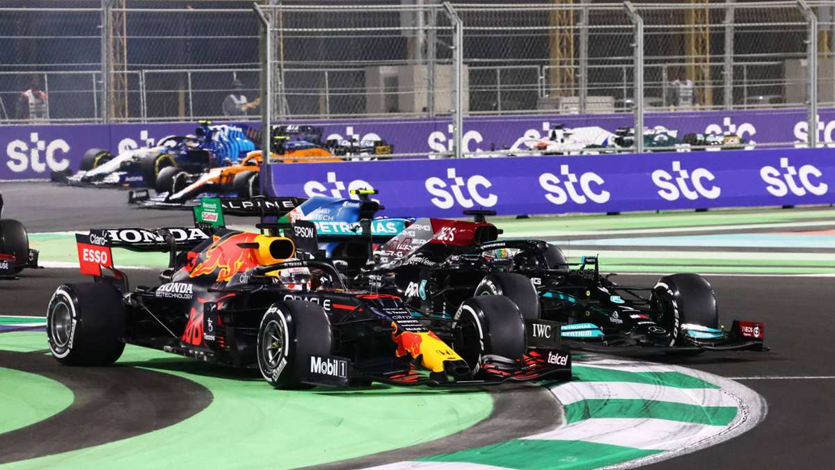  Mercedes hat noch nicht entschieden, ob der Rennstall Berufung gegen die Abweisung des Protests im Formel-1-Finale einlegt – Red-Bull-Berater Helmut Marko findet das Verhalten „widerlich“. 