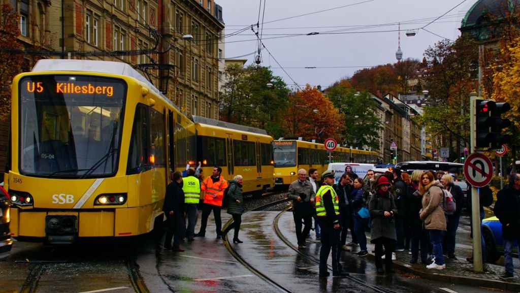 Stadtbahnunfall in Stuttgart-Mitte: Verkehrsunfall legt Bahnen zwischen Bopser und Olgaeck lahm
