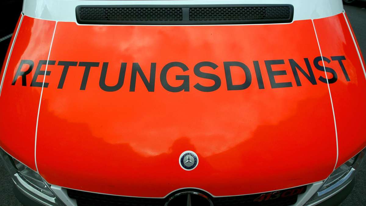 Unfall in Stuttgart-Süd: Fußgänger von Taxi erfasst und schwer verletzt