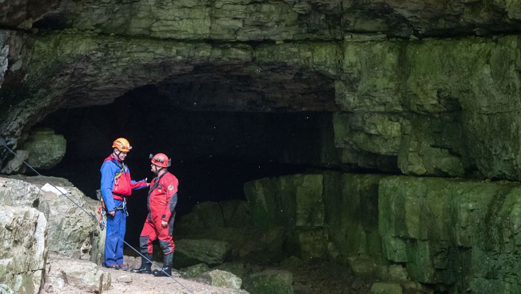  Auch der zweite Mann, der in einer Höhle auf der Schwäbischen Alb eingeschlossen war, ist gerettet. Das teilten die Einsatzkräfte an der Falkensteiner Höhle am Montagvormittag mit. 