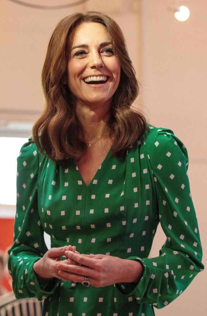 2020: Herzogin Kate trägt bei ihrem Irlandbesuch eine aktuelle Interpretation des Looks.