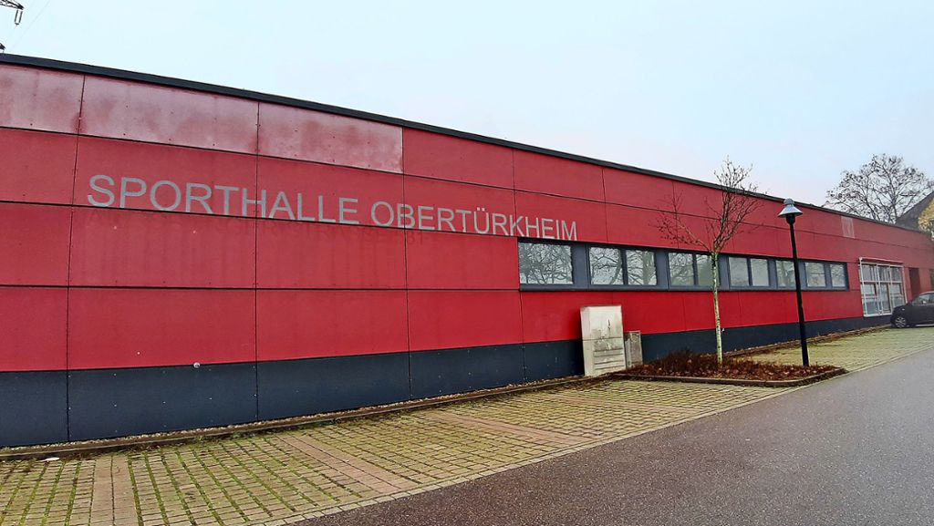 Mängel in Stuttgart-Obertürkheim: Risse  in der Obertürkheimer Ballsporthalle