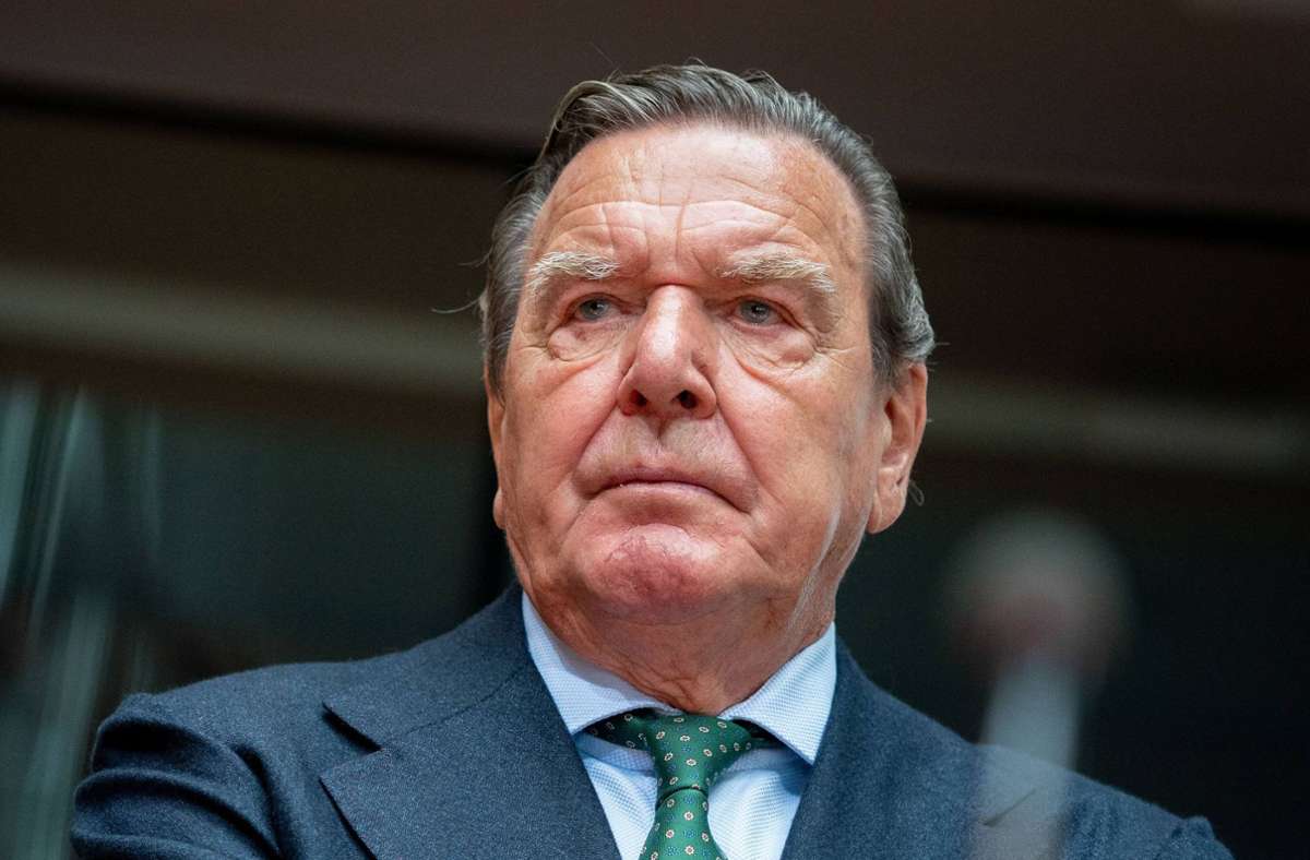 Alt-Bundeskanzler Gerhard Schröder ist wegen seiner Verbindungen zu Russland in die Kritik geraten. (Archivbild) Foto: dpa/Kay Nietfeld