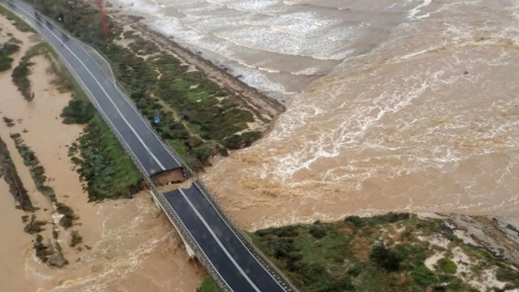 Unwetter: Brücke auf Sardinien nach heftigem Regen eingestürzt