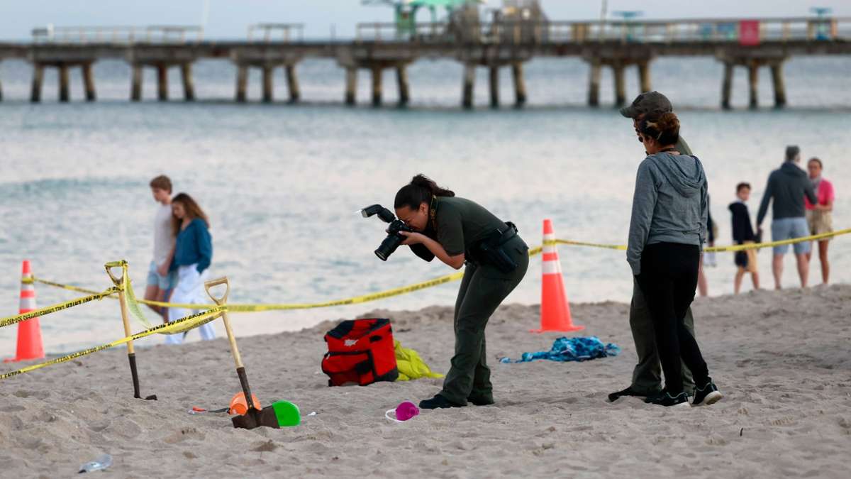 Notfälle: Beim Buddeln am Strand begraben: Kind stirbt in Florida