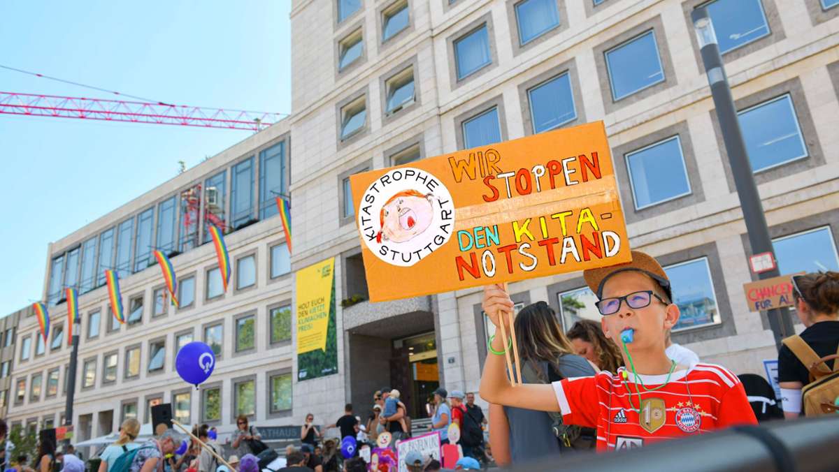 Kitastrophe in Stuttgart: Kinder, Eltern und Erzieher protestieren gegen den Kitanotstand