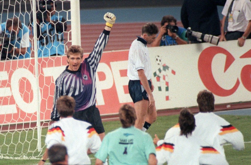 Bitter enttäuscht reagierte er anschließend, als Teamchef Franz Beckenbauer im ersten Qualifikationsspiel zur WM 1990 dem jungen Bodo Illgner den Vorzug gab. Immel erklärte im Streit mit Beckenbauer seinen Rücktritt – mit Illgner wurde die DFB-Auswahl 1990 in Italien Weltmeister.