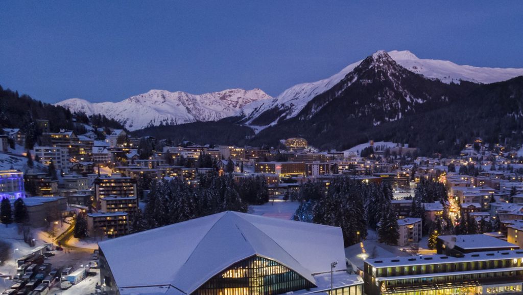 Davos und Kitzbühel: Glamouröse Alpen-Städtchen im Vergleich