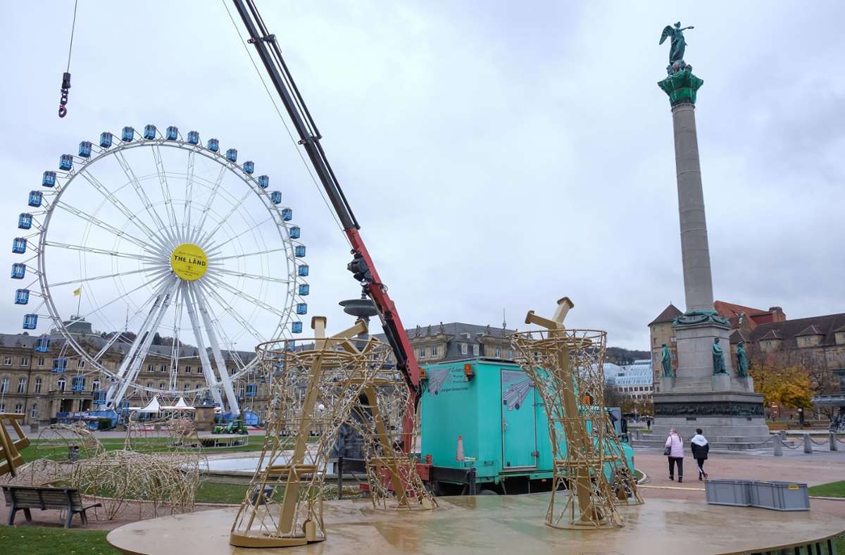 Neben den leuchtenden Skulpturen steht in diesem Jahr auch das große Riesenrad auf dem Schlossplatz. Ein kleines Riesenrad findet sich auch unter den Glanzlichtern.
