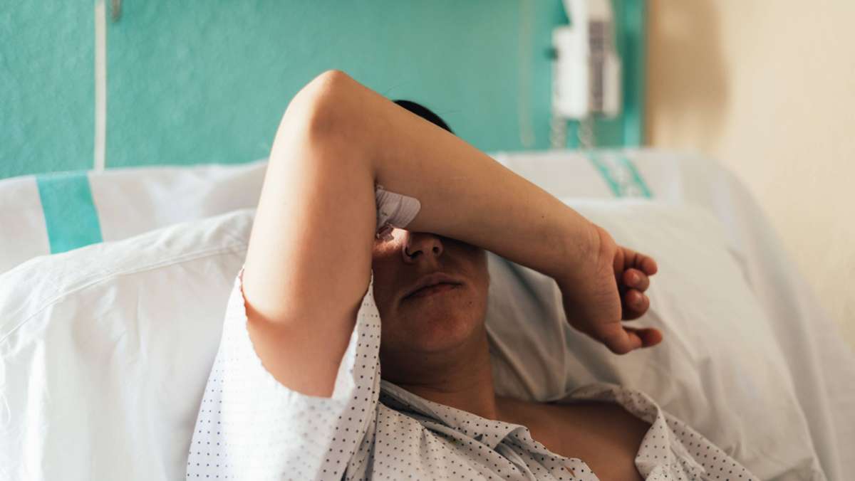  In der Corona-Pandemie haben sich mehr Menschen eine Krankenhausinfektion zugezogen. Was als harmloser Infekt beginnt, kann aber böse enden. Wie kommt das? 