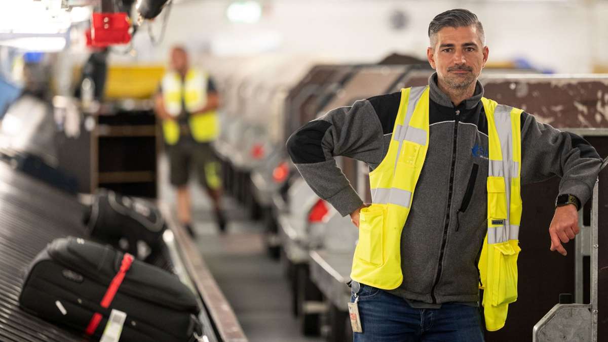 Flughafen Stuttgart: Der Herr der Koffer – so arbeitet ein Gepäckverteiler   im Herzen des Airports