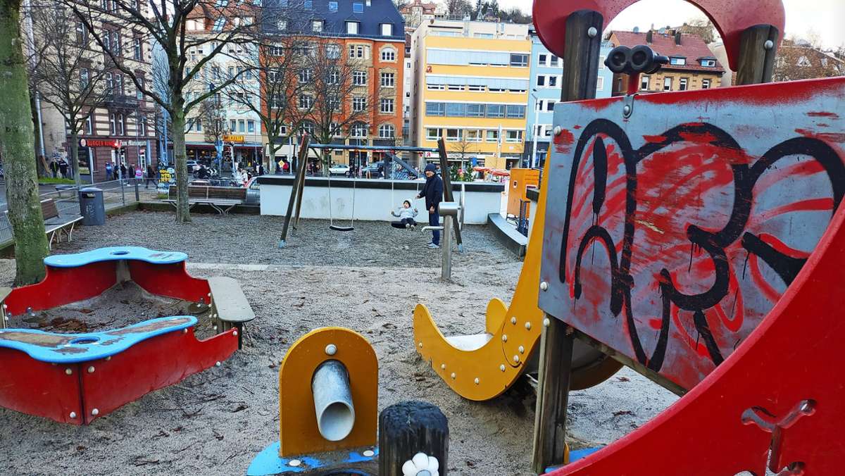  Der Kleinkindspielplatz am Marienplatz in Stuttgart wird runderneuert und neu geordnet. Den geplanten Parkour unter der Zackebrücke will man verlegen. 