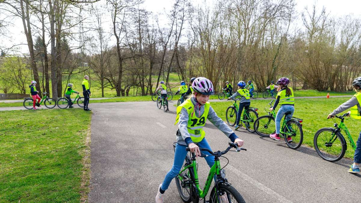 Verkehrserziehung im Kreis Böblingen: 4000 Grundschüler lernen das sichere Radeln