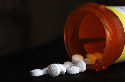 Eine Dose mit dem in den USA verkauften Schmerzmittel Oxycontin Foto: AP/Mark Lennihan