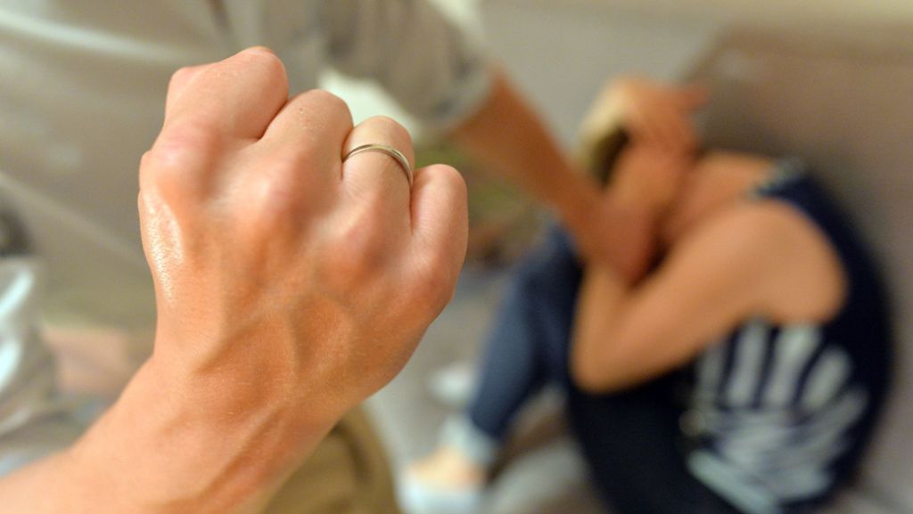 Häusliche Gewalt in Unterensingen: 33-Jähriger  würgt Lebensgefährtin und schießt um sich