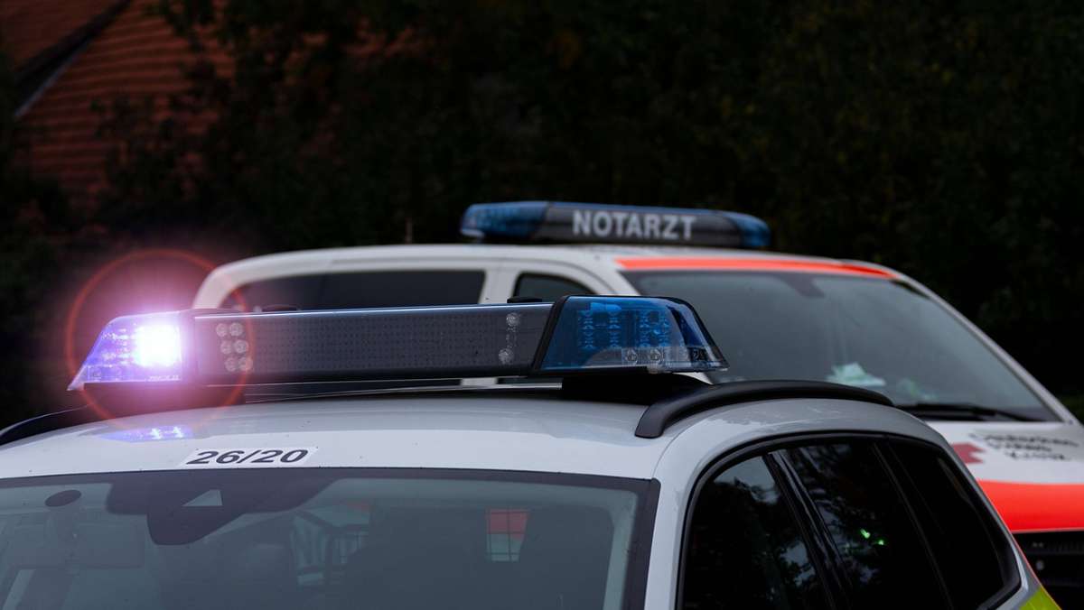  Ein Unfall auf der B 10 bei Esslingen hat am Montagnachmittag den Berufsverkehr beeinträchtigt. Bei dem missglückten Spurwechsel wurde zudem eine Frau verletzt. 
