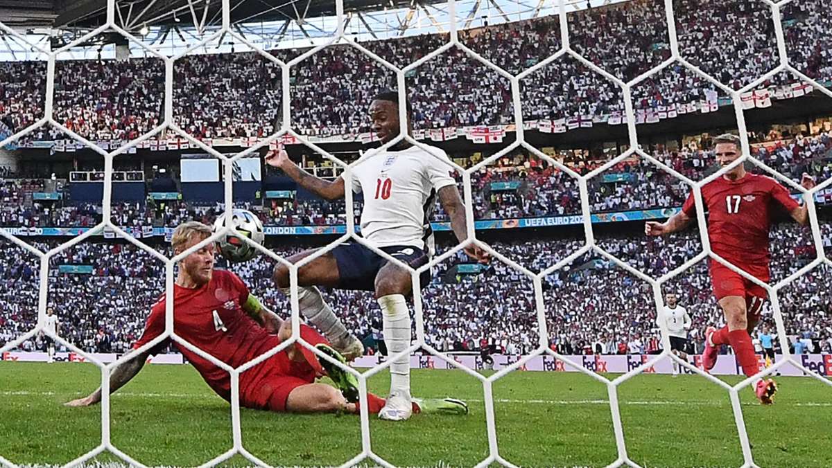 Halbfinale bei der EM 2021: Nächstes Eigentor – Unglücksrabe Kjaer bringt England zurück