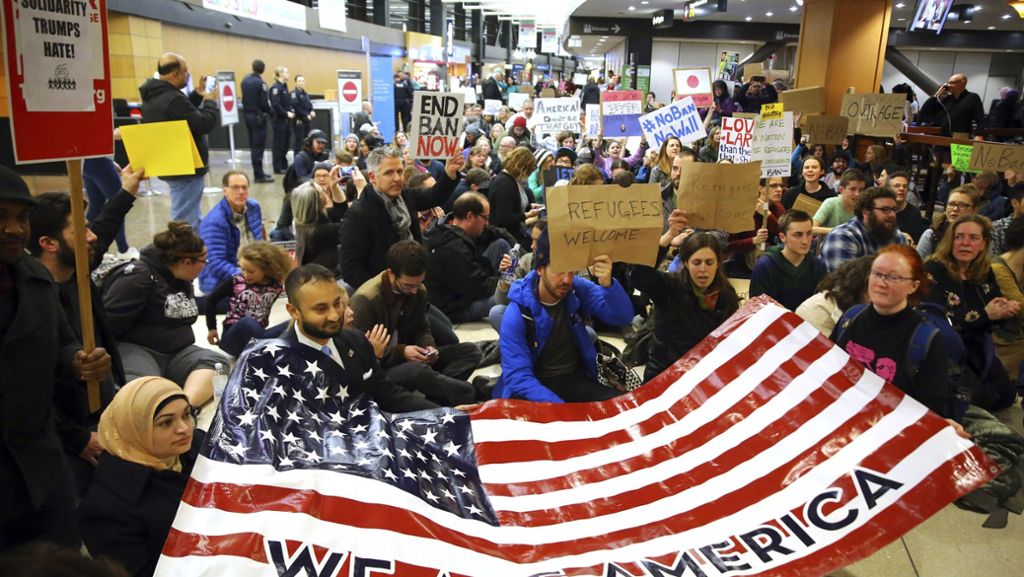 Flüchtlinge an US-Flughäfen: US-Richterin untersagt Ausweisung