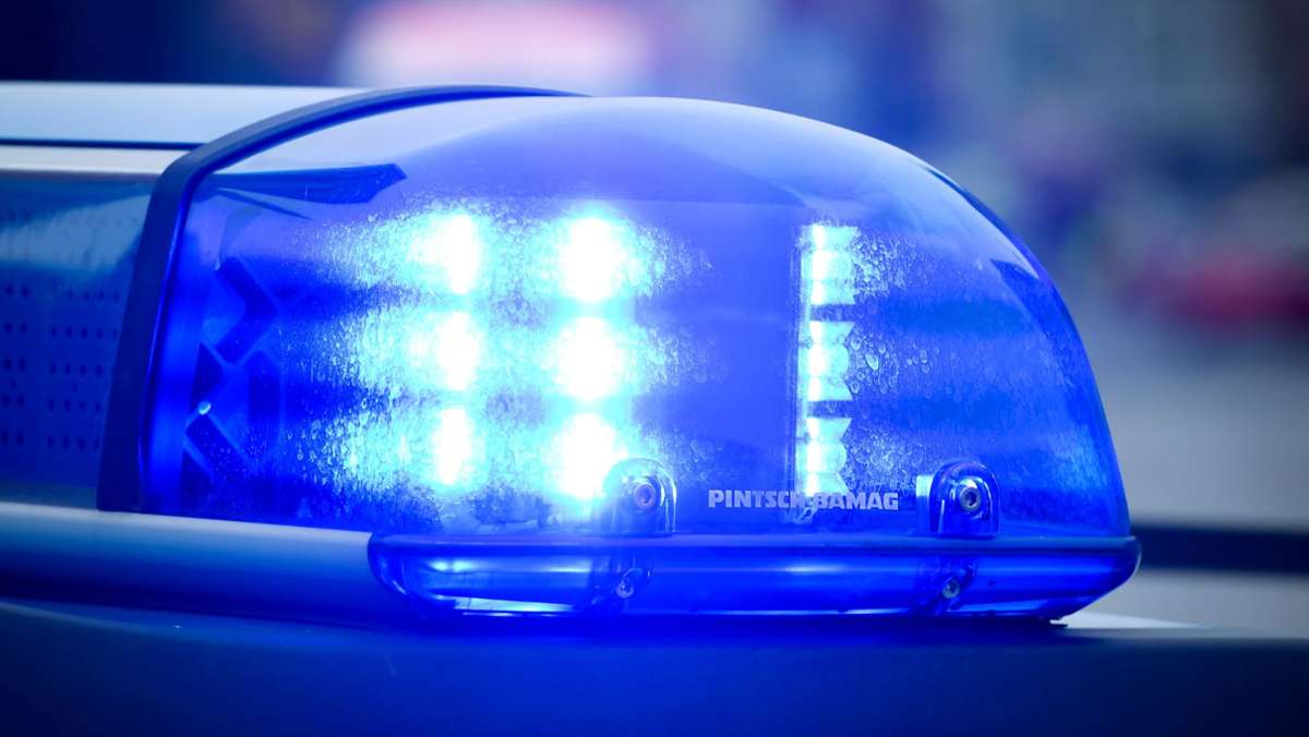Räuberischer Diebstahl in Bietigheim-Bissingen: Auf der Flucht: Frau beschädigt Ladentür