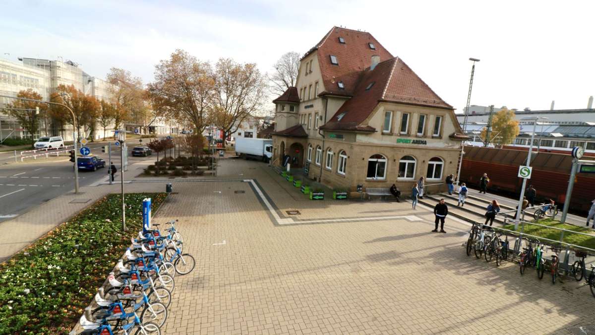  In Sindelfingen steht nun ein DB-Video-Reisezentrum mit virtueller Beratung und Verkauf. Außerdem verkehrt die S60 Renningen – Böblingen nun auch am Wochenende durchgängig. 