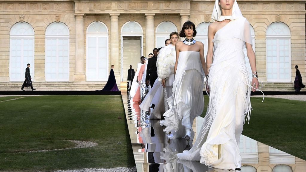Givenchy bei Haute-Couture-Schauen in Paris: Meghans Lieblingsdesignerin punktet wieder
