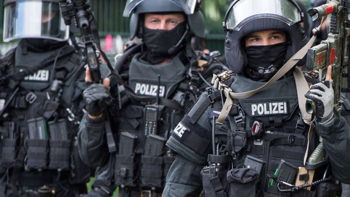 Polizeieinsatz in Bietigheim-Bissingen: Mann zeigt Schusswaffe per Video – SEK rückt an