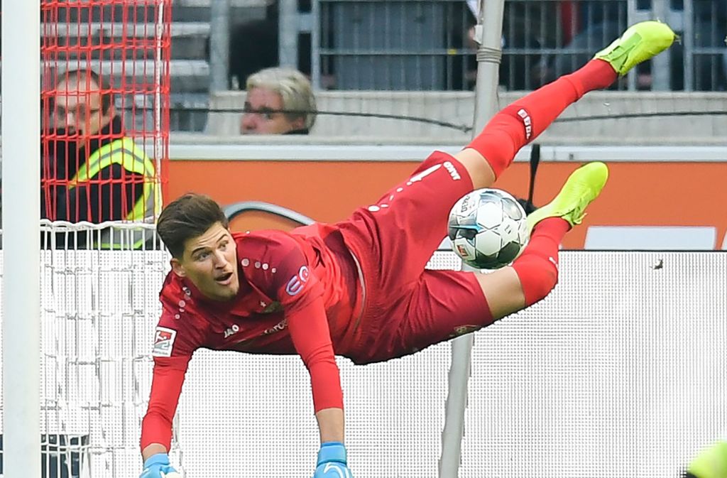 Torhüter: Der 22-Jährige Gregor Kobel ist bis Ende der Saison von 1899 Hoffenheim ausgeliehen. Der VfB ist stark an einer festen Verpflichtung des Schweizers interessiert. Es ist aber offen, ob dies klappt.