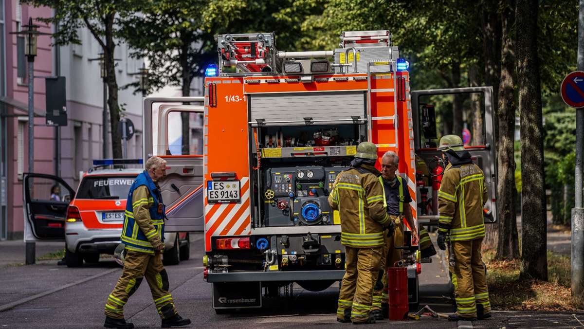 Esslingen: Feuer auf Balkon eines Mehrfamilienhauses