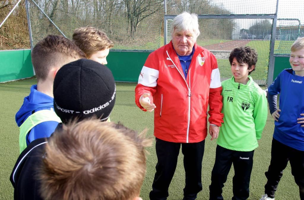 Fußballmüde wird Sundermann wohl nie werden. Noch im Jahr 2015 initiierte er in Kooperation mit der Oscar-Paret-Schule in Freiberg ein Fußball-Fördertraining, bei dem die Schüler schon vor dem Unterricht 40 Minuten Fußballtraining erhalten – natürlich auch von Sundermann selbst.