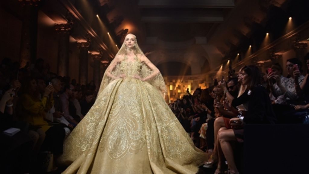 Haute Couture in Paris: Edle Schneiderkunst von Saab bis Gaultier