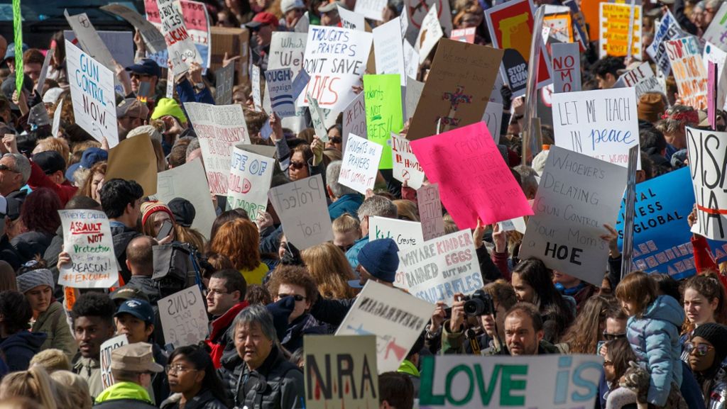  Die überlebenden Schüler des Massakers in Parkland geben keine Ruhe. Am Samstag schließen sich Hunderttausende Menschen in den USA ihrem Protest gegen Waffengewalt an. Weltweit gibt es Solidarität. 