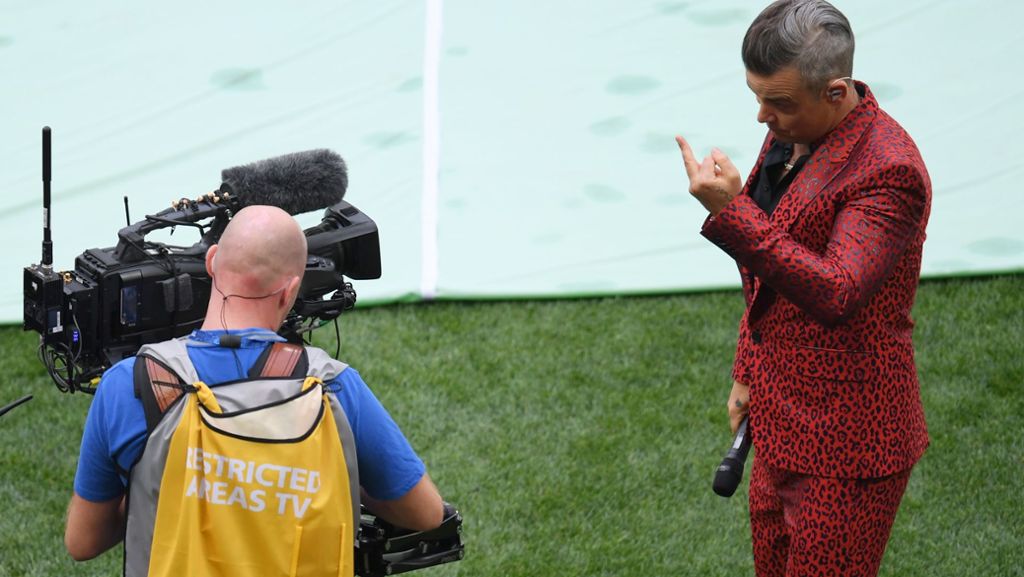 WM 2018 in Russland: Robbie Williams zeigt der Welt den Stinkefinger