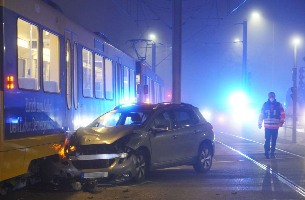Stadtbahn-Unfall in Stuttgart-Hallschlag Foto: Andreas Rosar/ Fotoagentur-Stuttg