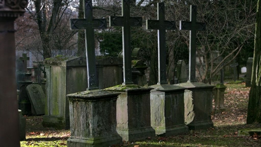 Denkmal Hoppenlau-Friedhof: Manche Grabsteine sind ganz verloren