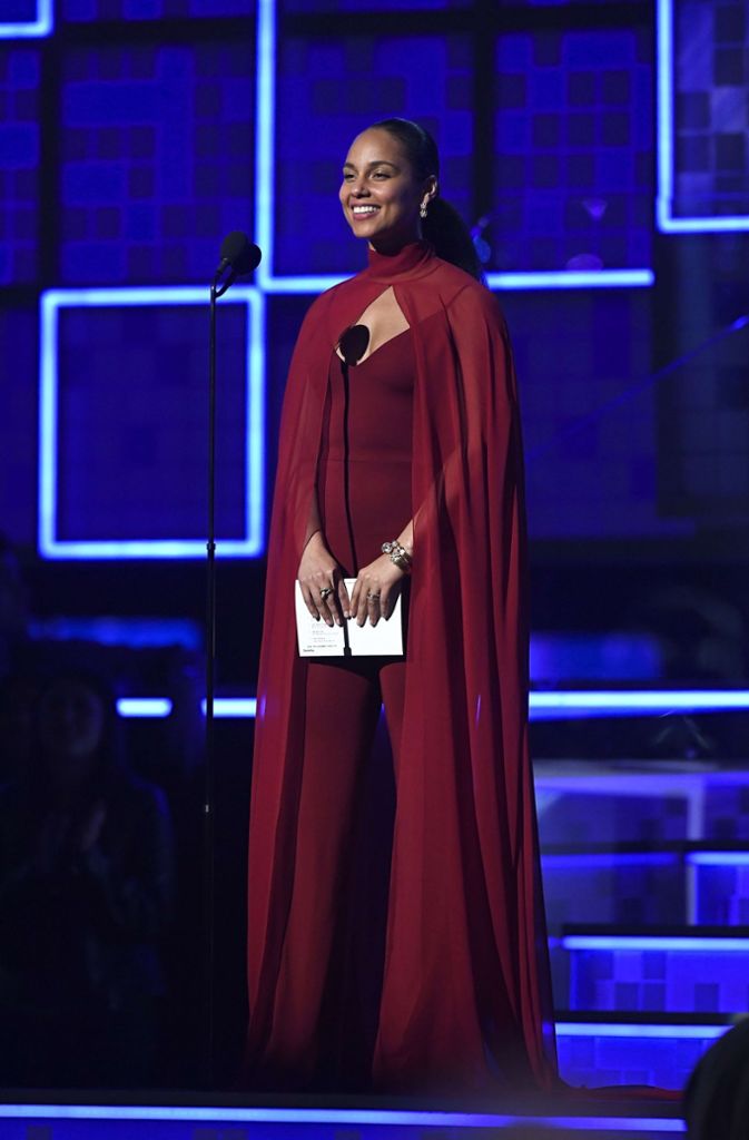 Moderatorin Alicia Keys erinnerte in ihrem Outfit an den Dalai Lama.