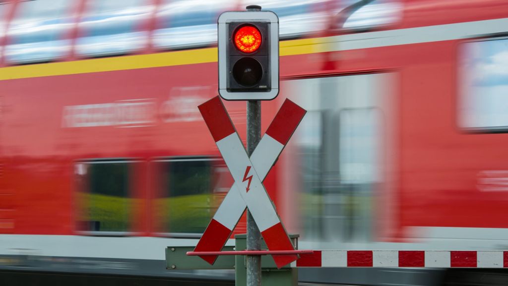 Oberbayern: Zwei Menschen sterben bei Zugunfall