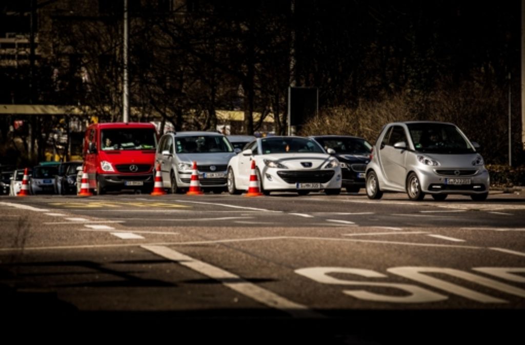 Da vorbeifahrende Autos die sensiblen Sensoren stören würden, muss während der Sprengung neben dem Wagenburgtunnel der Verkehr ruhen.
